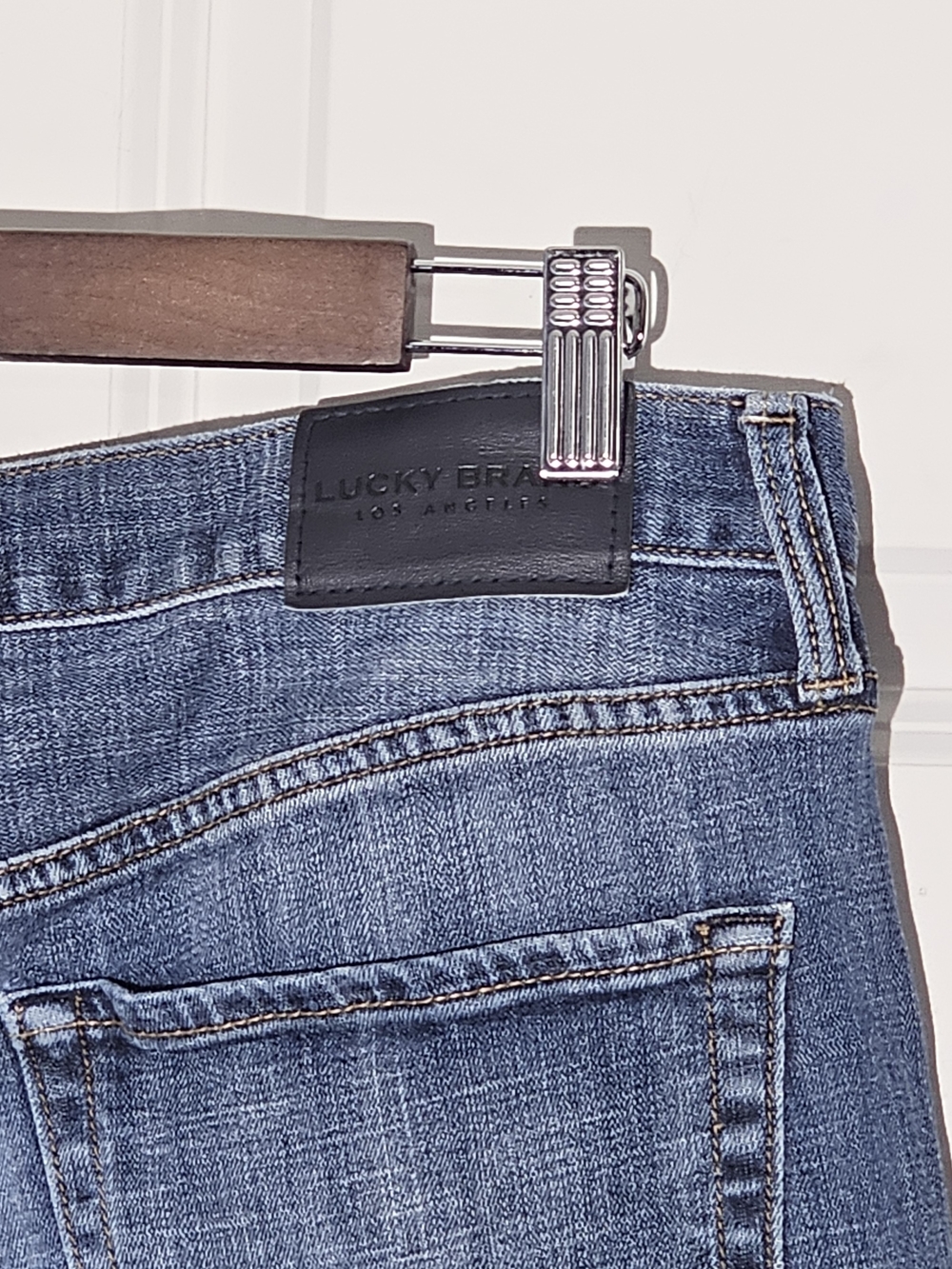 Lucky Brand 181 Relaxed Straight Jeans Mens W34 L34 Lot of 2 Blue Distressed - Picture 16 of 16